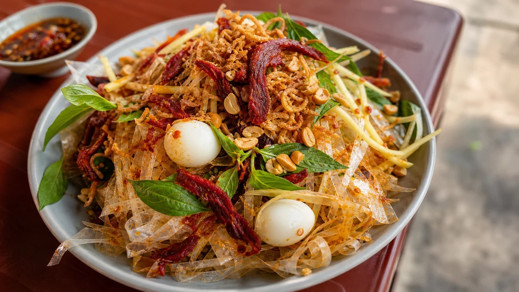 Bánh tráng trộn món ăn vặt Sài Gòn