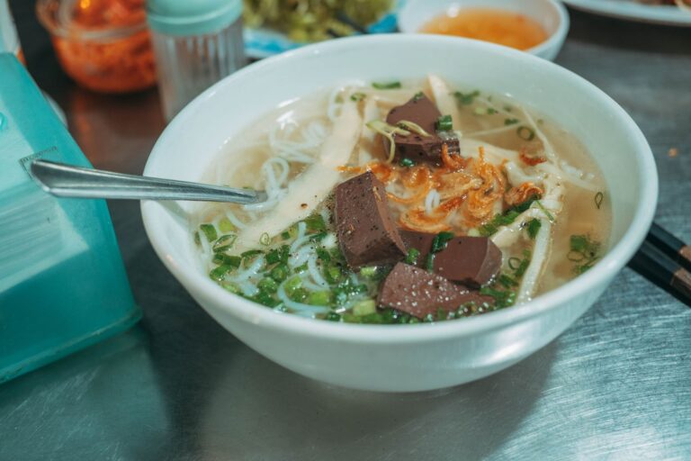 Ăn cùng người lớn tuổi ở Sài Gòn: chọn quán sao cho dễ chịu