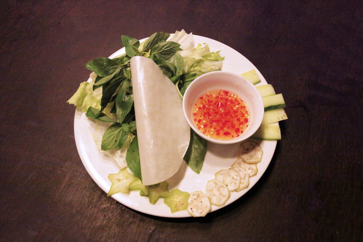 Dia rau song da dang kem bun thit nuong
