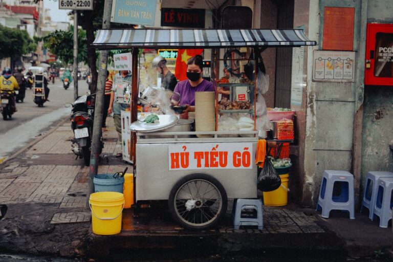 Top 12 quan an ngon TP.HCM tu binh dan den Michelin