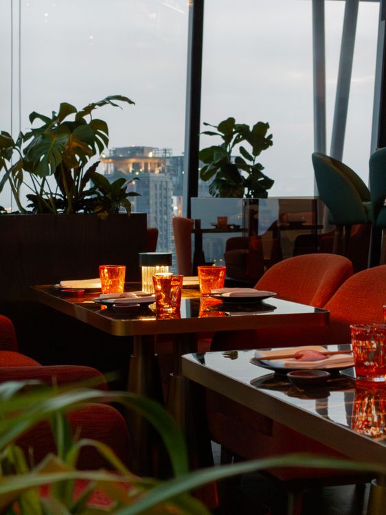 Góc hẹn hò lãng mạn ánh nến trên cafe rooftop Sài Gòn - Ảnh minh họa